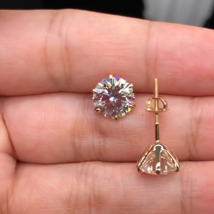 Tera Earrings in White Gold