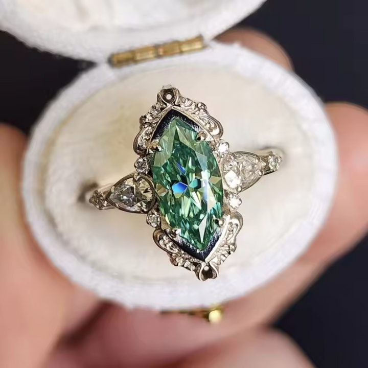 Vaelira Thorneywn Ring