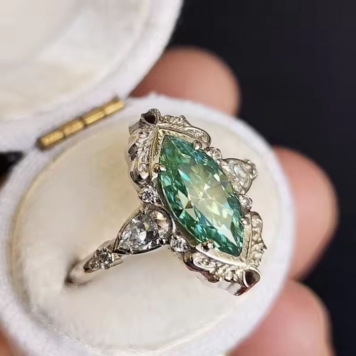 Vaelira Thorneywn Ring