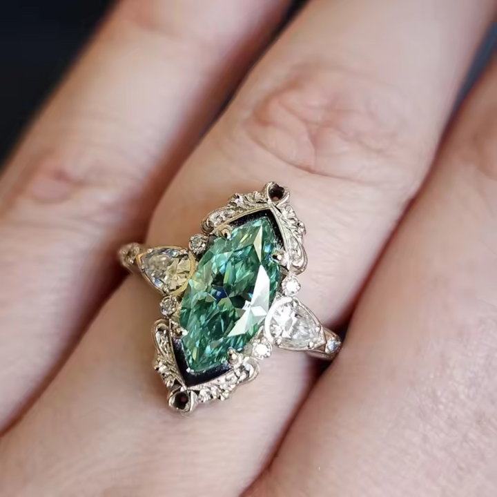 Vaelira Thorneywn Ring