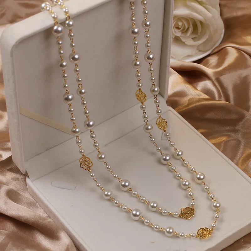 Chic Gold Pearl Necklace